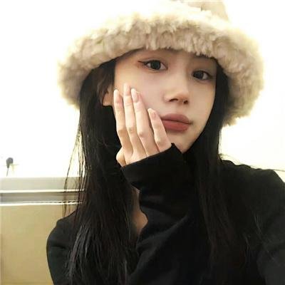 年轻女人